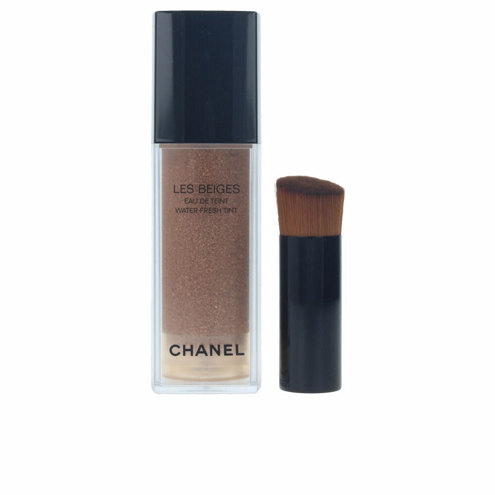 Chanel LES BEIGES Eau de Teint – Lichte, hydraterende foundation met microfluïde pigmenten voor een frisse, natuurlijke gloed.