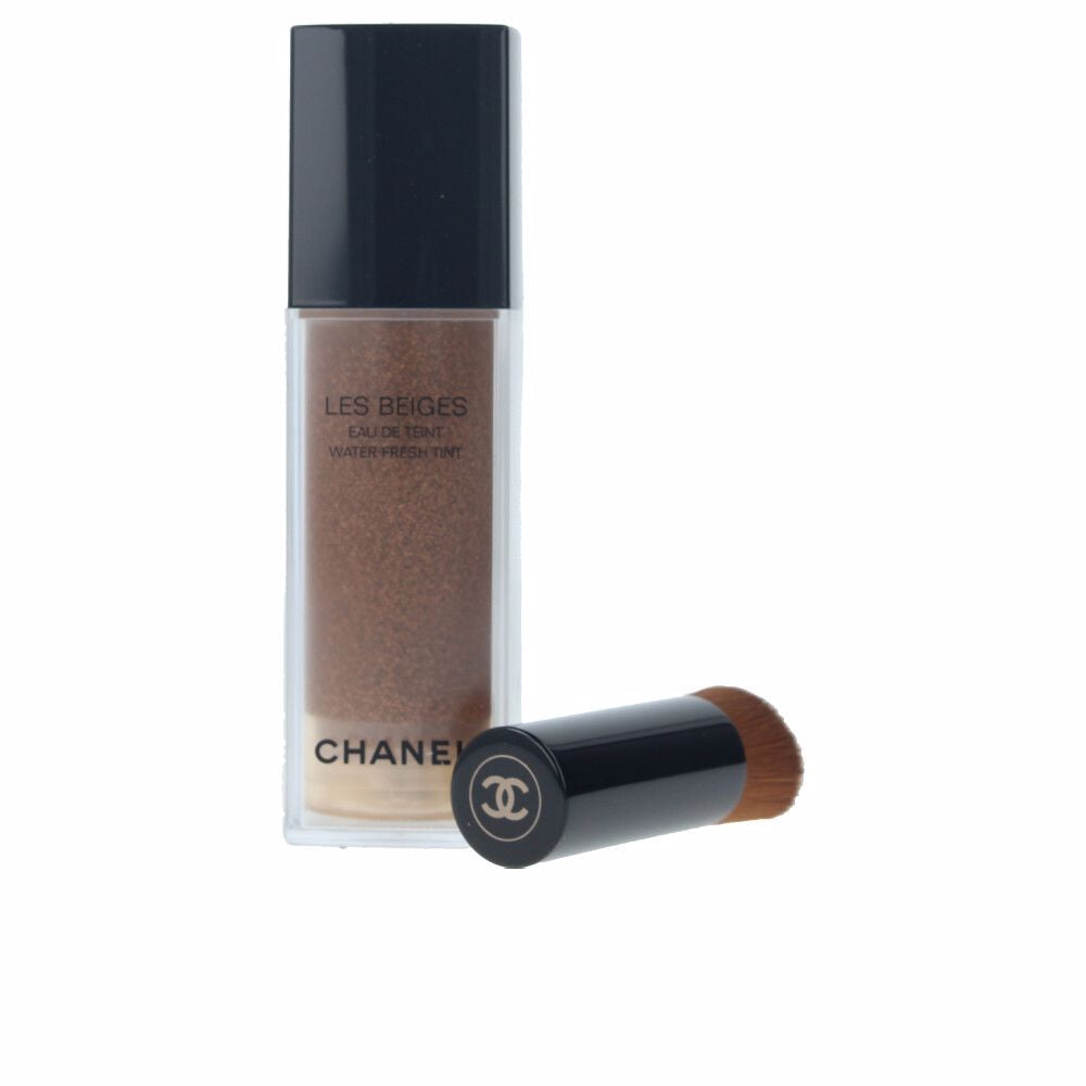 Chanel LES BEIGES Eau de Teint – Lichte, hydraterende foundation met microfluïde pigmenten voor een frisse, natuurlijke gloed.