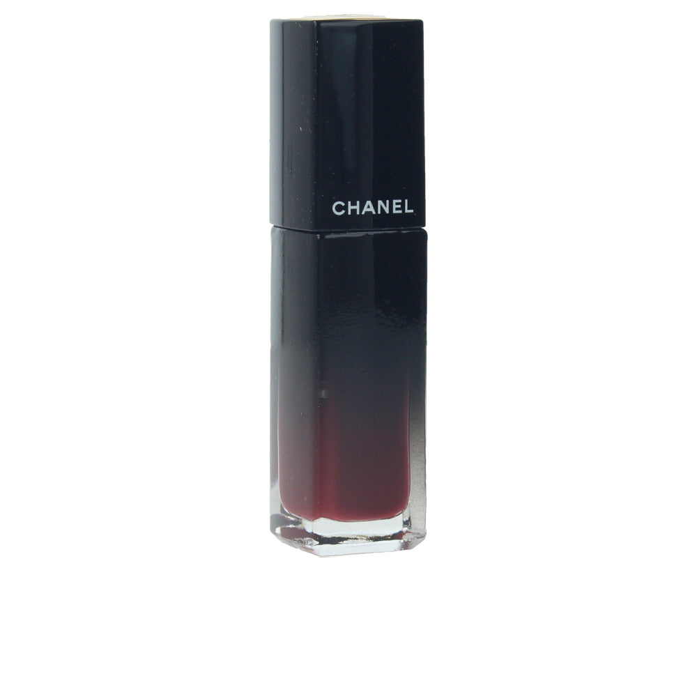 Chanel ROUGE ALLURE LAQUE – Langhoudende, vloeibare lipstick met intense kleur en satijnen glans.