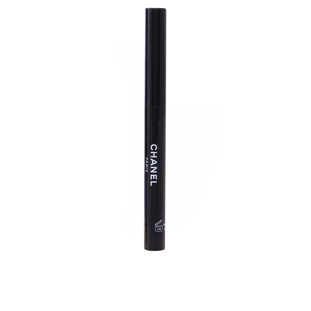 Chanel SIGNATURE DE CHANEL Stylo Eye Liner – Waterproof vloeibare eyeliner met een precieze vilten tip en intense pigmentatie.