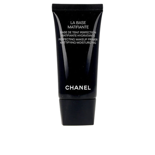 Chanel THE BASE Mattifying – Luxe matterende primer die poriën minimaliseert en make-up langer fris houdt.