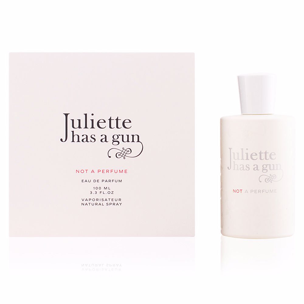 Flacon van Juliette Has A Gun Not A Perfume Eau de Parfum, een minimalistische en luxe geur met Cetalox. Ideaal voor liefhebbers van schone en subtiele parfums.