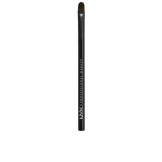 NYX Professional Makeup Pro Flat Detail Brush – Platte kwast met synthetische haren voor nauwkeurige applicatie van oogschaduw en andere make-upproducten.